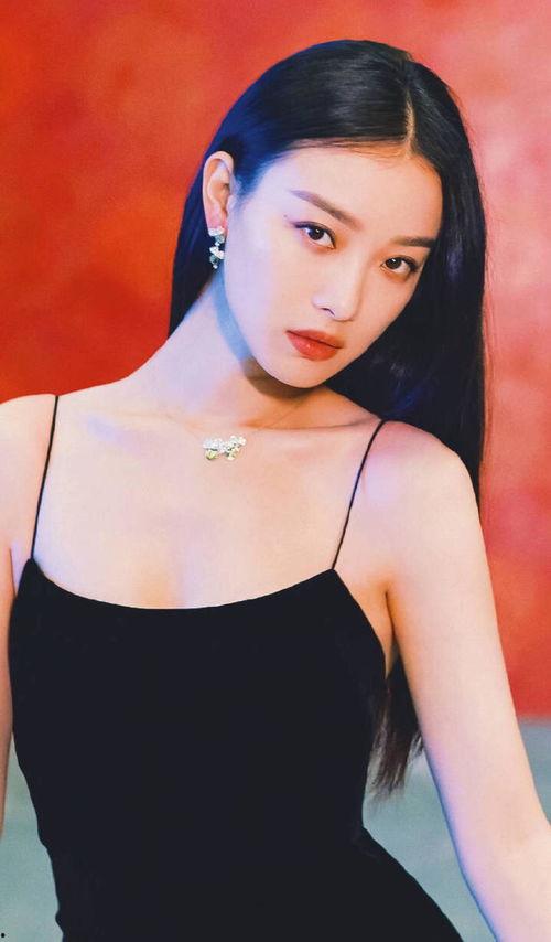 播放女明星网红唱歌视频,音乐魅力瞬间绽放