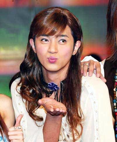 上海明星网红男扮女装图片,惊艳亮相引热议