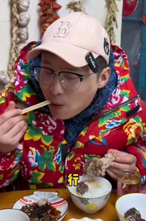 明星网红吃螺蛳粉视频,味蕾盛宴引发网友热议