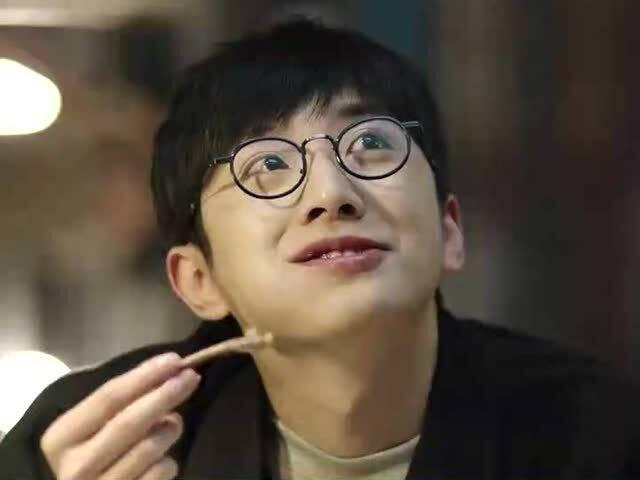 女明星网红弟弟叫什么,他的名字竟如此独特引人关注