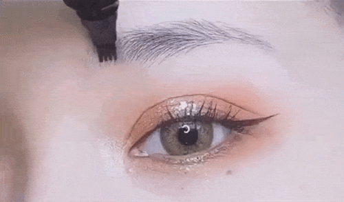 纹眉的明星网红有哪些,揭秘流行眉型背后的秘密