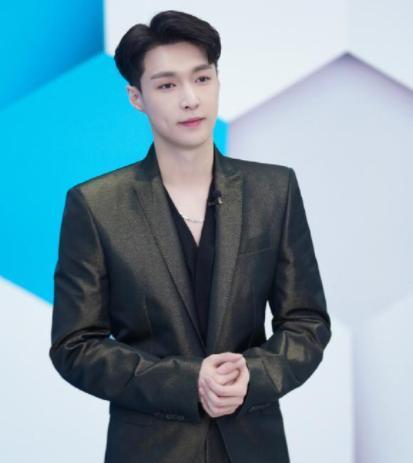 男装套装明星网红是谁,男装套装的明星网红风采