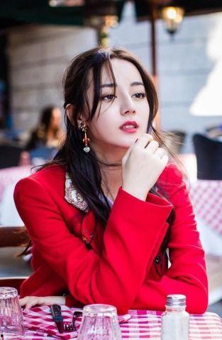 明星网红西服品牌推荐女,为女生打造时尚职场风采