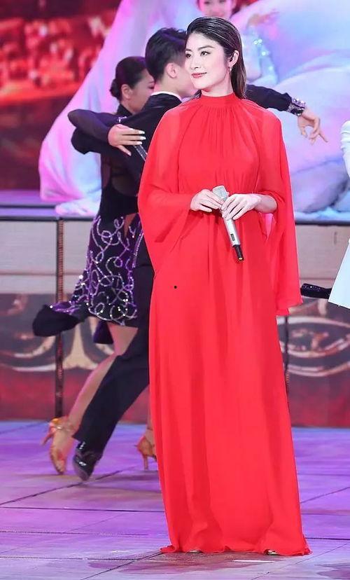 明星网红西服品牌推荐女,为女生打造时尚职场风采