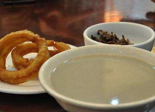 明星网红喝老北京豆汁,明星网红畅饮老北京豆汁，传统美食新潮流