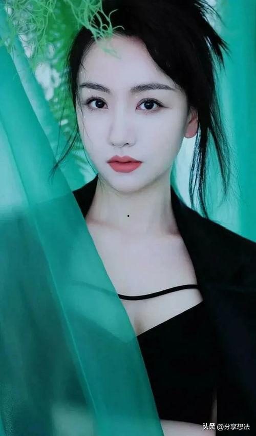 明星网红凤梨图片高清壁纸,高清壁纸尽展甜美风采