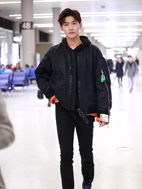 明星网红穿的鞋子aj,明星网红AJ鞋款引领时尚潮流