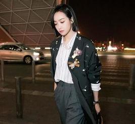 走路带风的明星网红,揭秘走路带风的明星网红风采”