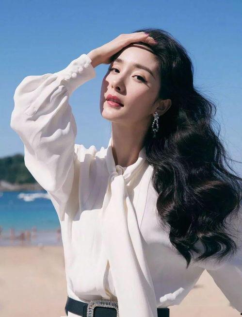 明星网红冰丝睡衣照片,明星网红时尚穿搭揭秘