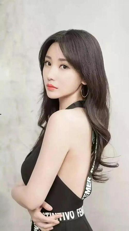 明星网红冰丝睡衣照片,明星网红时尚穿搭揭秘