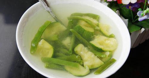 今日头条晚餐吃瓜,瓜界盛宴，热点一网打尽！