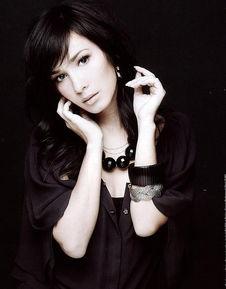 明星网红卢靖姗简介,跨界明星的璀璨人生