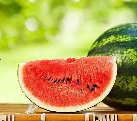 今日吃瓜大学生,吃瓜大学生热议校园新鲜事